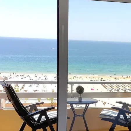 Stunning View Oceanfront Apartment *