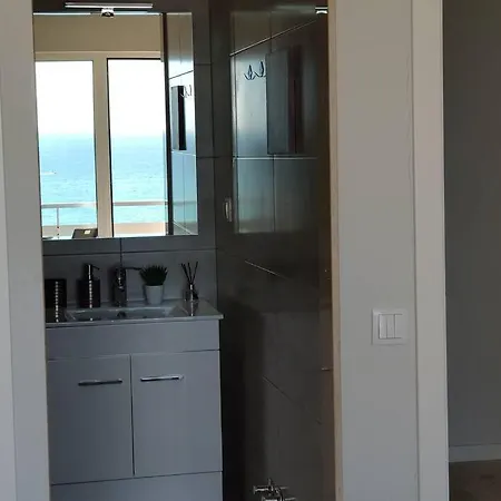 Stunning View Oceanfront Apartment Portimao